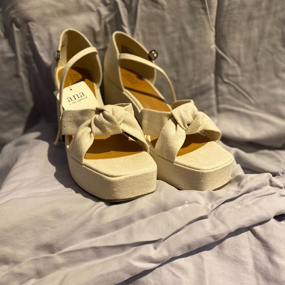 Wide heeled high heels, easy to walk in, with a bow by a.n.a - Picture 4 of 4